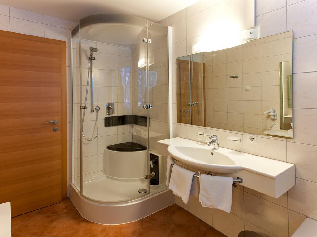 Haus Sebastian Apartment Lech am Arlberg Room photo