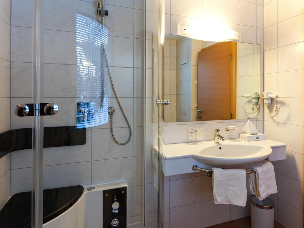 Haus Sebastian Apartment Lech am Arlberg Room photo